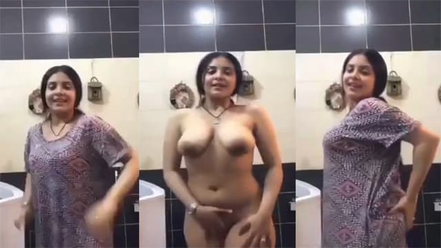 Sexy mother shows her pussy on video free